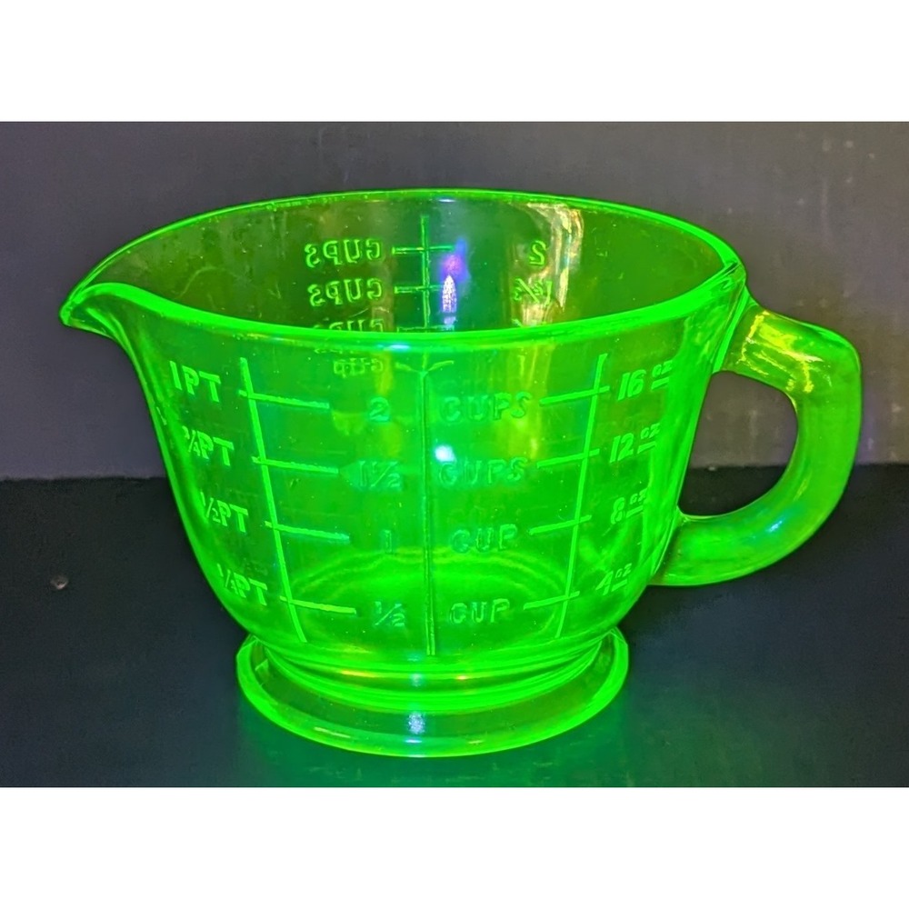 Vintage 1930s Uranium Glass Footed Measuring Mixing Cup Two-Cup/16 Oz UV Glow